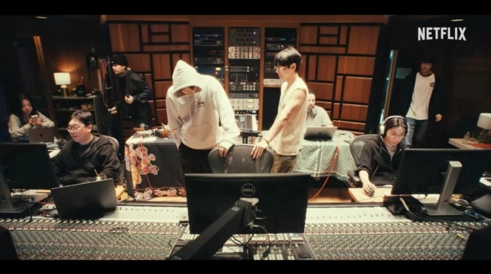 Từ "Burn the Stage" đến "BTS: The Return": BTS hoàn tất bức tranh điện ảnh hoành tráng - Ảnh 8.