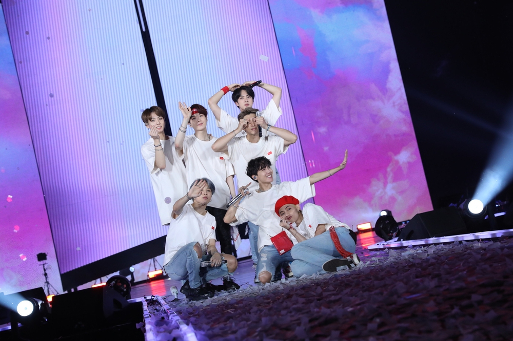 Từ "Burn the Stage" đến "BTS: The Return": BTS hoàn tất bức tranh điện ảnh hoành tráng - Ảnh 4.