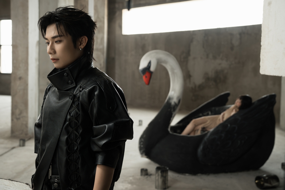 SWAN chào sân với MV “Có lẽ” sau Tân binh toàn năng - Ảnh 1.