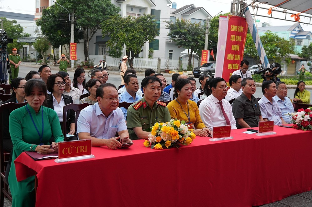 Đồng Tháp, An Giang công bố kết quả bầu cử HĐND: Lựa chọn đúng, đủ đại biểu đại diện cho ý chí, nguyện vọng của nhân dân - Ảnh 2.