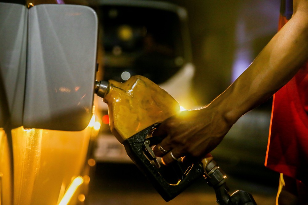 Giá dầu hạ nhiệt trước các nỗ lực tăng nguồn cung - Ảnh 1.