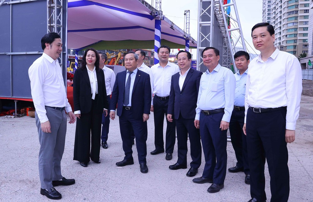 Hà Nội: Khởi công Dự án đầu tư xây dựng đường Vành đai 2,5 các đoạn Khu đô thị mới Dịch Vọng - Dương Đình Nghệ - Ảnh 3. Hà Nội: Khởi công Dự án đầu tư xây dựng đường Vành đai 2,5 các đoạn Khu đô thị mới Dịch Vọng - Dương Đình Nghệ - Ảnh 3.