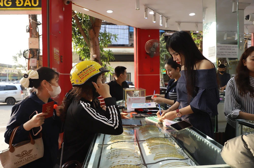 Giá vàng sáng 20/3 nối tiếp đà giảm - Ảnh 1.