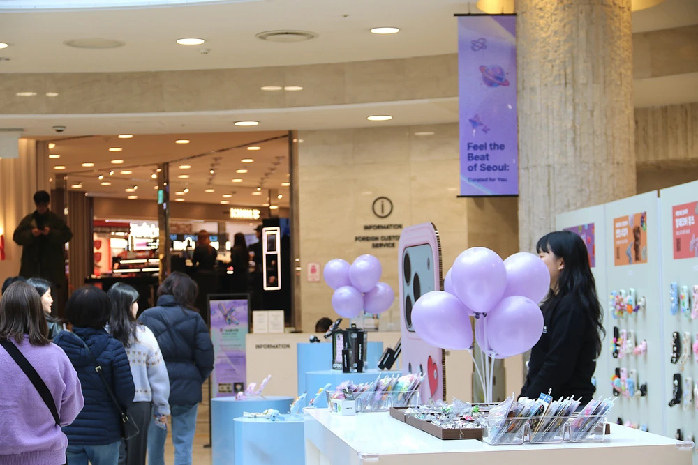 Hàn Quốc: Sắc tím bao phủ trung tâm thủ đô Seoul trước buổi công diễn của BTS - Ảnh 2.