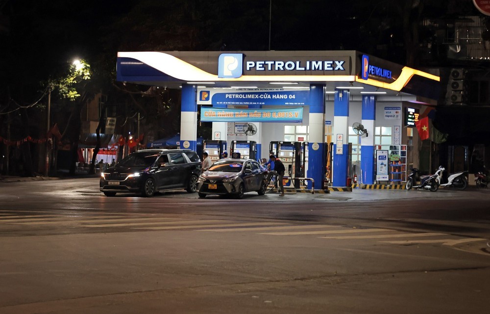 Từ 23 giờ đêm 19/3 giá bán lẻ xăng dầu trong nước đồng loạt tăng - Ảnh 2.