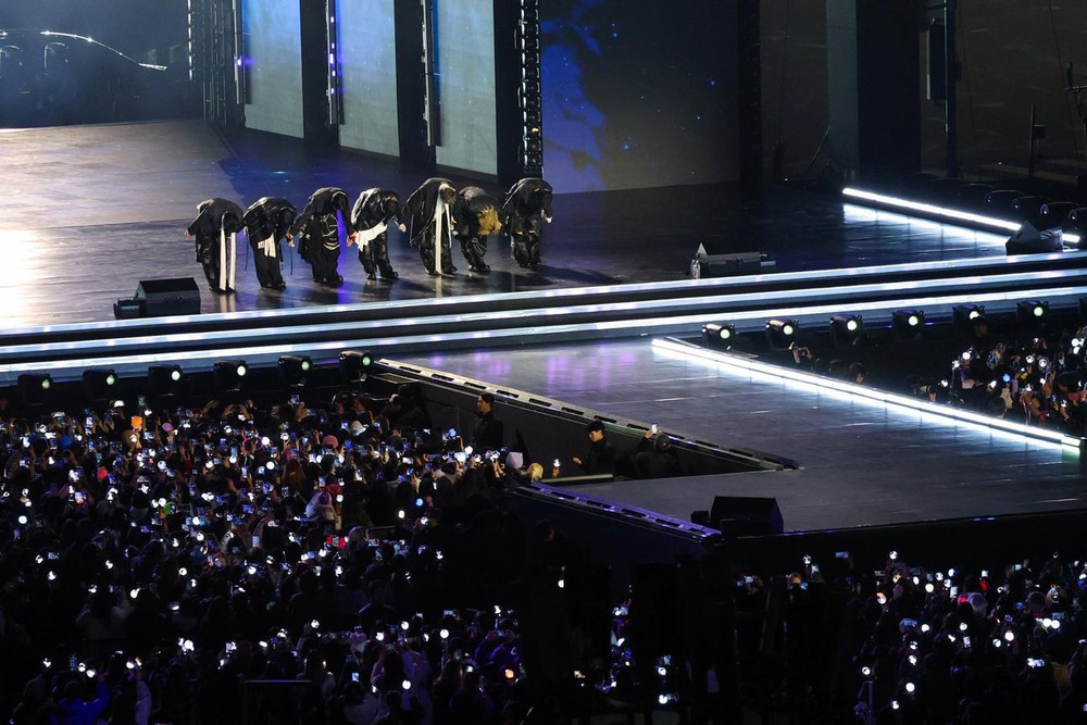 Gwanghwamun rực sáng: BTS tái xuất hòa quyện truyền thống và làn sóng Hallyu toàn cầu - Ảnh 15. Gwanghwamun rực sáng: BTS tái xuất hòa quyện truyền thống và làn sóng Hallyu toàn cầu - Ảnh 15.