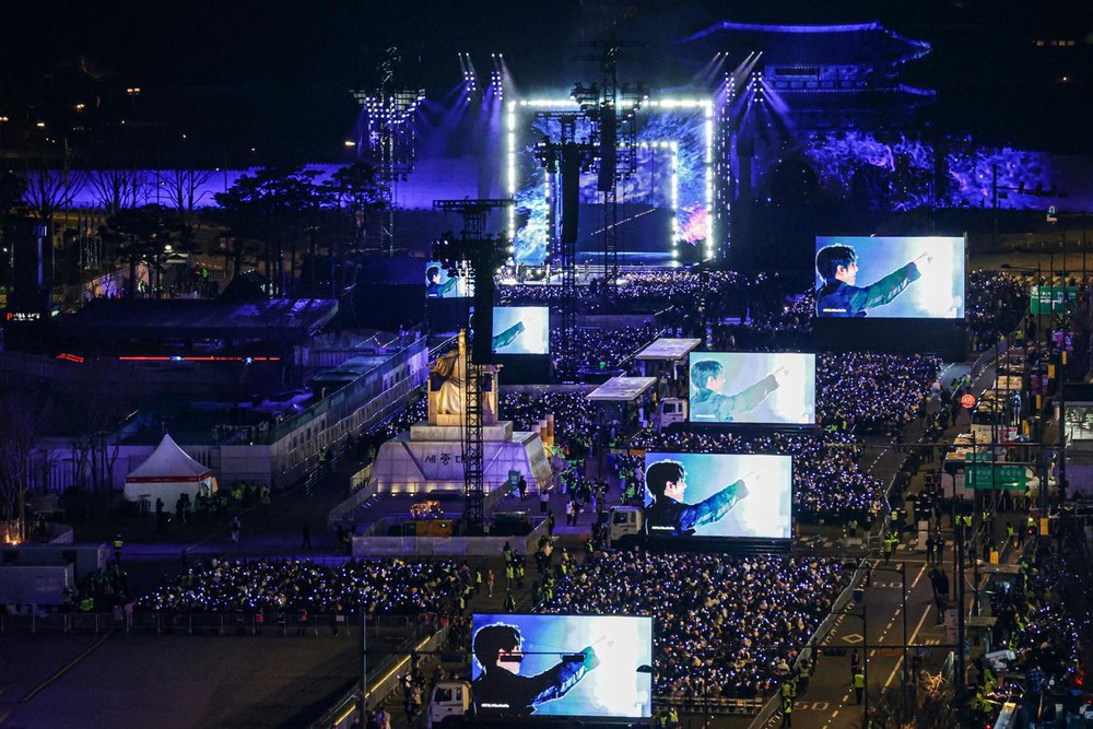 Gwanghwamun rực sáng: BTS tái xuất hòa quyện truyền thống và làn sóng Hallyu toàn cầu - Ảnh 4. Gwanghwamun rực sáng: BTS tái xuất hòa quyện truyền thống và làn sóng Hallyu toàn cầu - Ảnh 4.