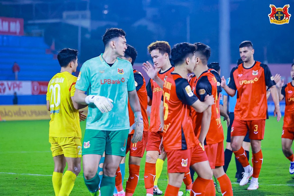 Tin nóng bóng đá Việt hôm nay 22/3: Văn Lâm, Hoàng Đức tập trung đội tuyển Việt Nam; Xuân Son chấn thương không nghiêm trọng - Ảnh 1.