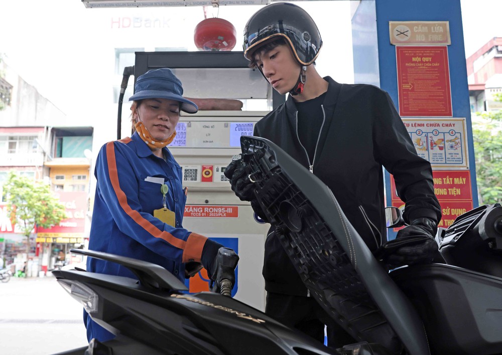 Kết luận số 14-KL/TW của Bộ Chính trị về bảo đảm nguồn cung, giá nhiên liệu ổn định trong tình hình mới - Ảnh 1.