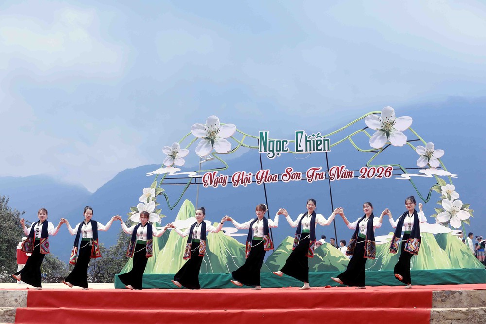 Sôi nổi Ngày hội hoa sơn tra xã Ngọc Chiến (Sơn La) - Ảnh 2. Sôi nổi Ngày hội hoa sơn tra xã Ngọc Chiến (Sơn La) - Ảnh 2.