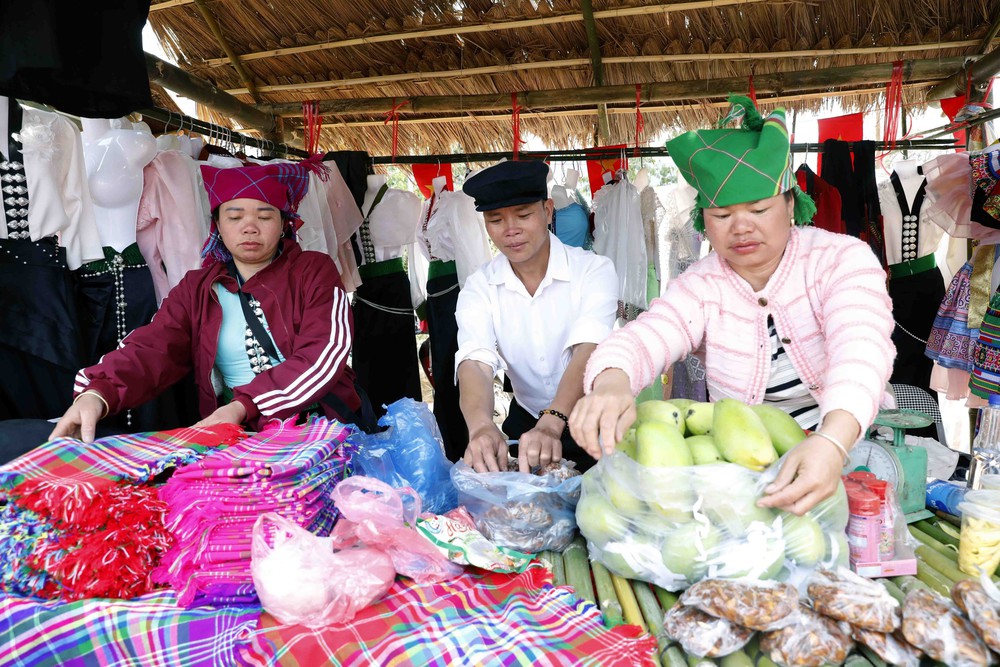 Sôi nổi Ngày hội hoa sơn tra xã Ngọc Chiến (Sơn La) - Ảnh 18. Sôi nổi Ngày hội hoa sơn tra xã Ngọc Chiến (Sơn La) - Ảnh 18.
