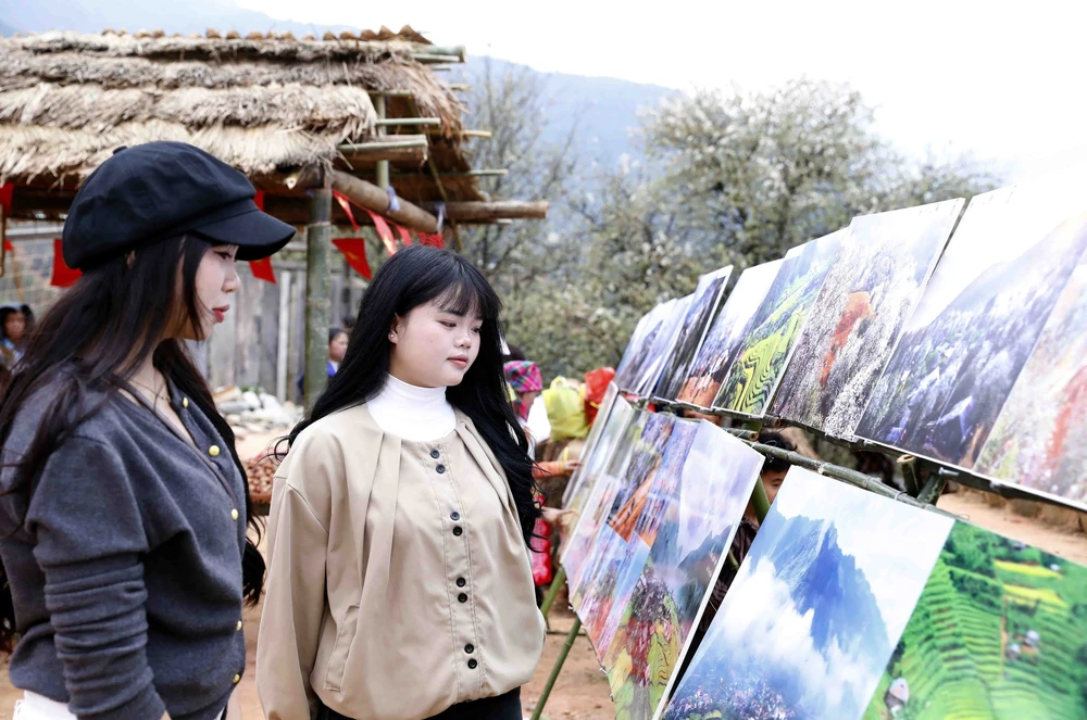 Sôi nổi Ngày hội hoa sơn tra xã Ngọc Chiến (Sơn La) - Ảnh 12. Sôi nổi Ngày hội hoa sơn tra xã Ngọc Chiến (Sơn La) - Ảnh 12.