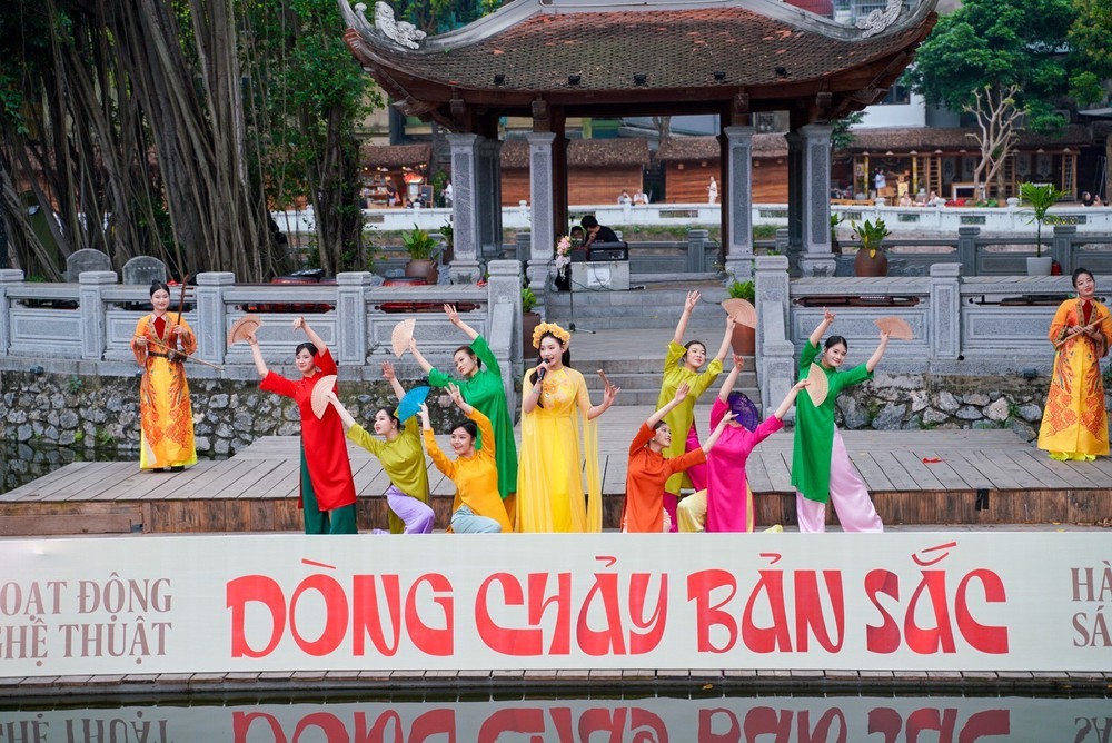 Văn hoá soi đường: Khơi nguồn sáng tạo từ bản sắc truyền thống - Ảnh 2. Văn hoá soi đường: Khơi nguồn sáng tạo từ bản sắc truyền thống - Ảnh 2.