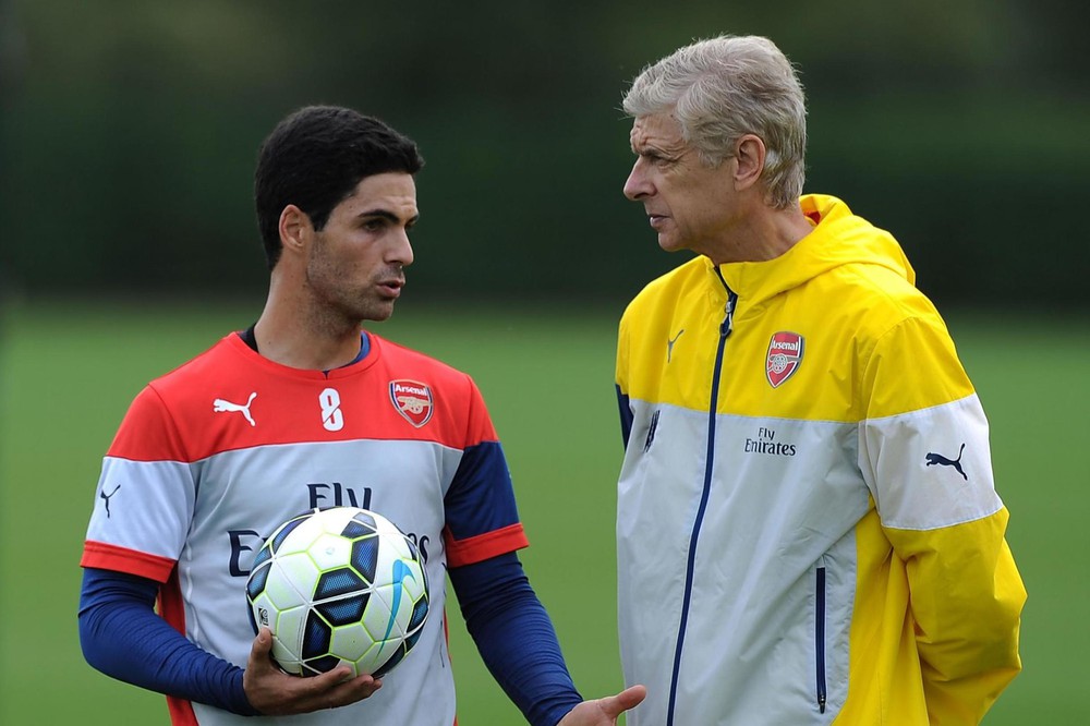 Cà phê đầu tuần: Khi Arteta phải “phản bội” Wenger - Ảnh 1.