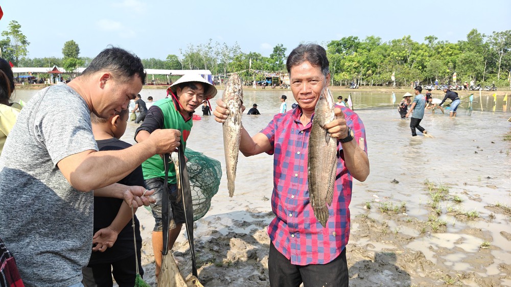 Phát huy giá trị di sản văn hóa truyền thống Lễ hội Phá Bàu - Ảnh 4. Phát huy giá trị di sản văn hóa truyền thống Lễ hội Phá Bàu - Ảnh 4.