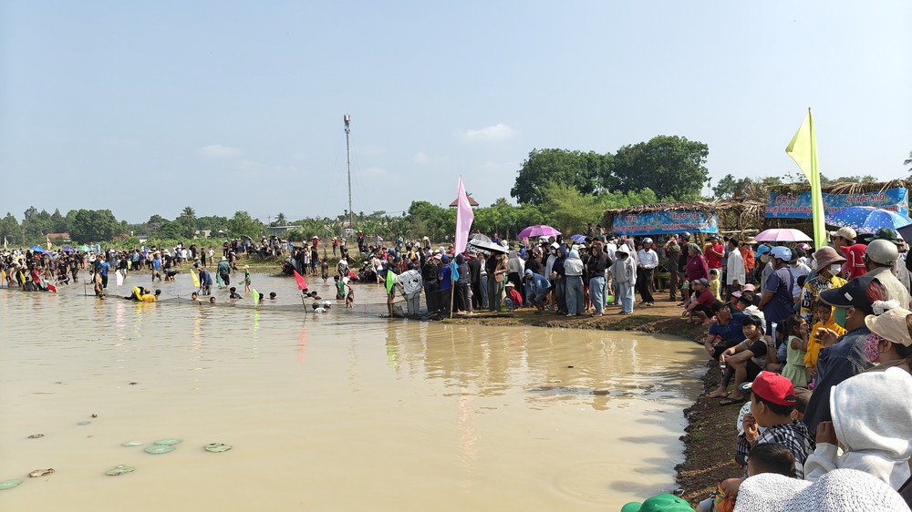 Phát huy giá trị di sản văn hóa truyền thống Lễ hội Phá Bàu - Ảnh 11. Phát huy giá trị di sản văn hóa truyền thống Lễ hội Phá Bàu - Ảnh 11.