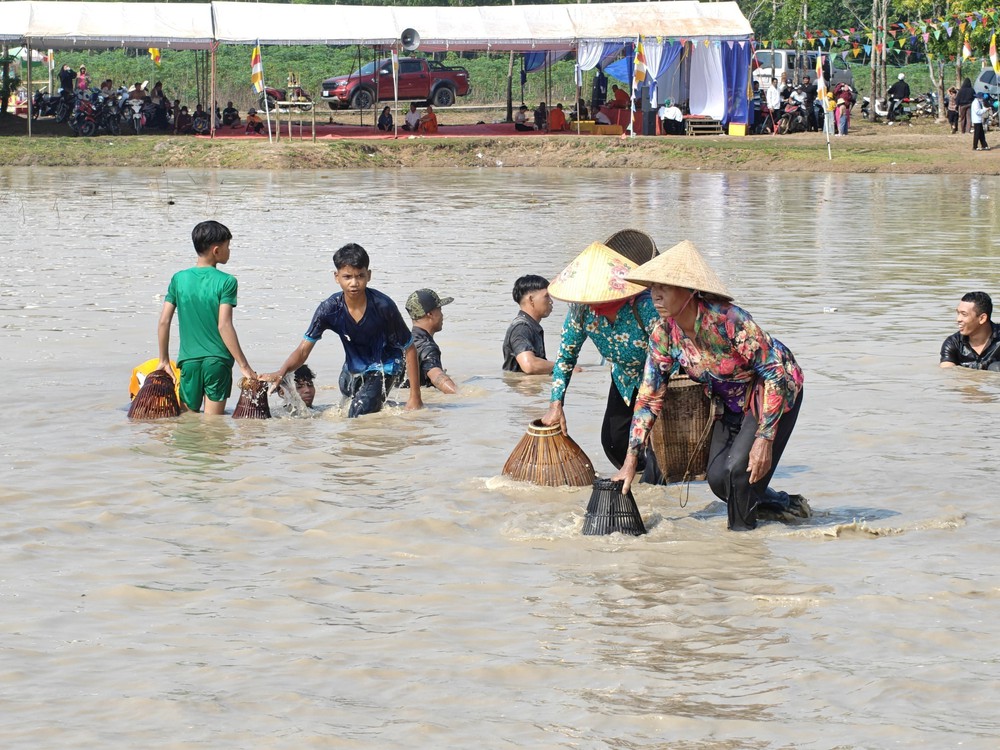 Phát huy giá trị di sản văn hóa truyền thống Lễ hội Phá Bàu - Ảnh 8. Phát huy giá trị di sản văn hóa truyền thống Lễ hội Phá Bàu - Ảnh 8.