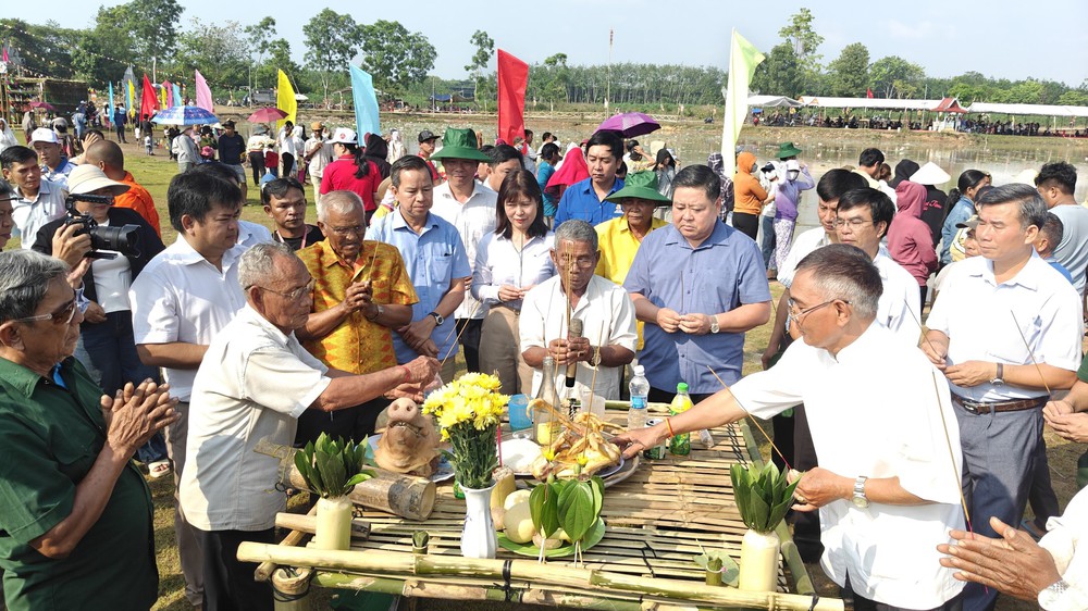 Phát huy giá trị di sản văn hóa truyền thống Lễ hội Phá Bàu - Ảnh 1. Phát huy giá trị di sản văn hóa truyền thống Lễ hội Phá Bàu - Ảnh 1.