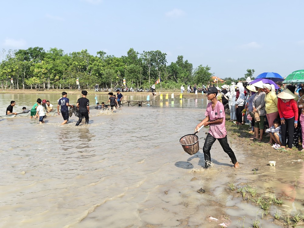 Phát huy giá trị di sản văn hóa truyền thống Lễ hội Phá Bàu - Ảnh 10. Phát huy giá trị di sản văn hóa truyền thống Lễ hội Phá Bàu - Ảnh 10.