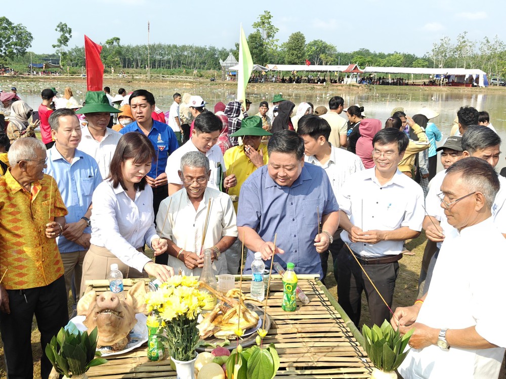 Phát huy giá trị di sản văn hóa truyền thống Lễ hội Phá Bàu - Ảnh 2. Phát huy giá trị di sản văn hóa truyền thống Lễ hội Phá Bàu - Ảnh 2.