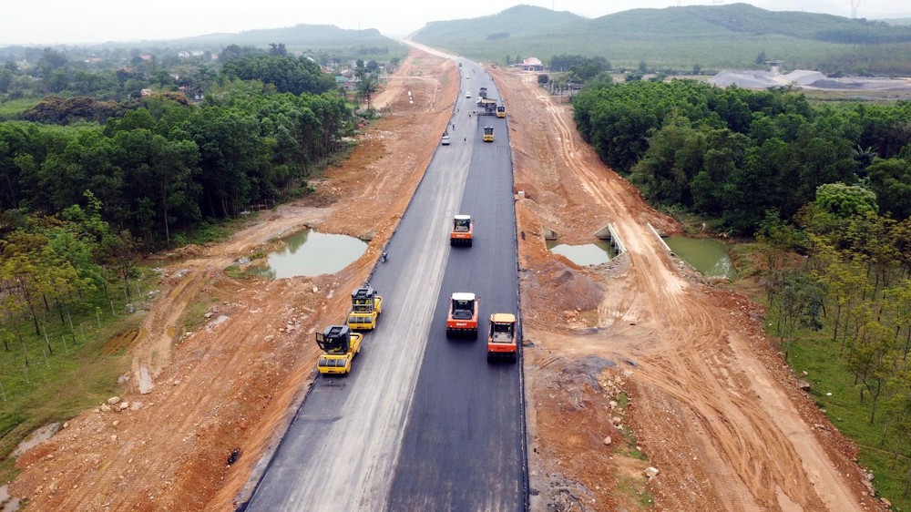 Tăng cường giải pháp quản lý, bình ổn giá vật liệu, tháo gỡ khó khăn cho các công trình giao thông - Ảnh 3.