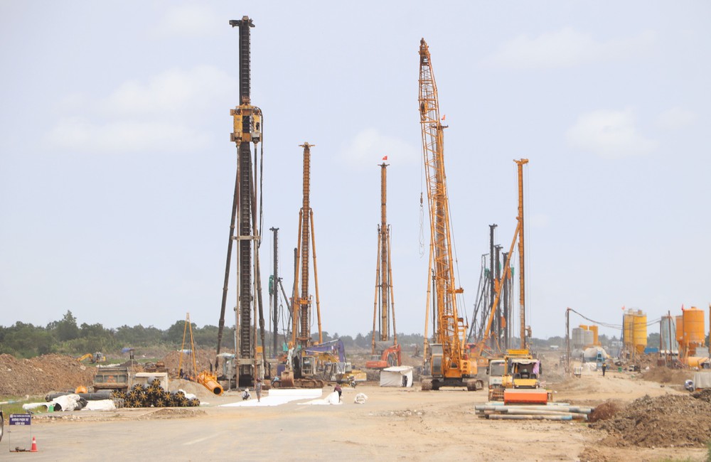 Tăng cường giải pháp quản lý, bình ổn giá vật liệu, tháo gỡ khó khăn cho các công trình giao thông - Ảnh 1.