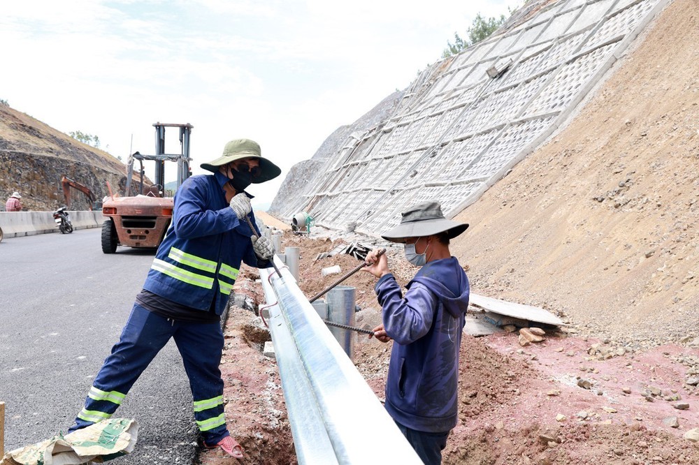 Tăng cường giải pháp quản lý, bình ổn giá vật liệu, tháo gỡ khó khăn cho các công trình giao thông - Ảnh 2.