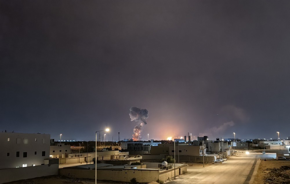 Xung đột tại Trung Đông: Iran cảnh báo trả đũa vào hạ tầng năng lượng, công nghệ thông tin và khử muối - Israel cảnh báo tên lửa Iran có thể xuyên qua phòng trú ẩn - Ảnh 2.