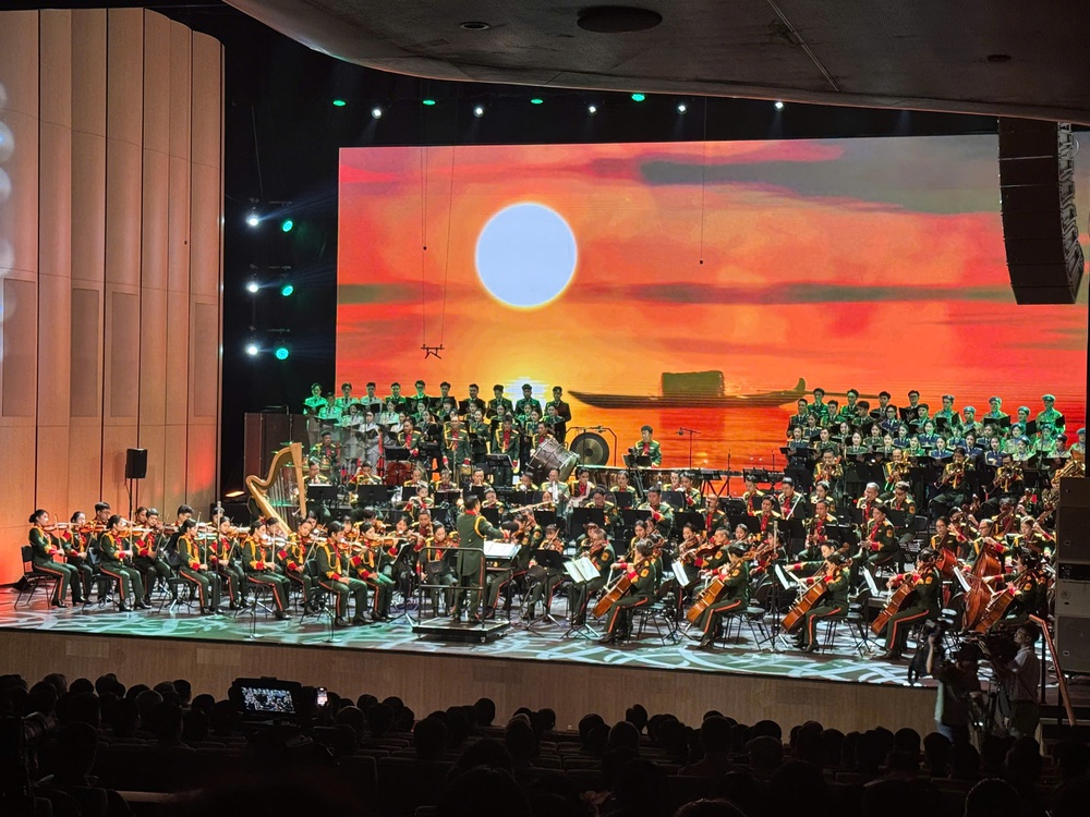 Chương trình hòa nhạc giao hưởng thính phòng “Thanh âm dưới ánh mặt trời,” dánh dấu sự kiện ra mắt Dàn nhạc Giao hưởng Quân đội.
