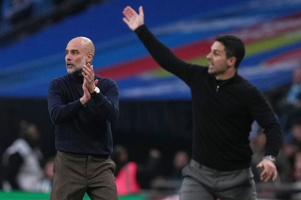 Pep Guardiola cho Arteta thấy mình vẫn là 'chuyên gia giành danh hiệu' - Ảnh 2.