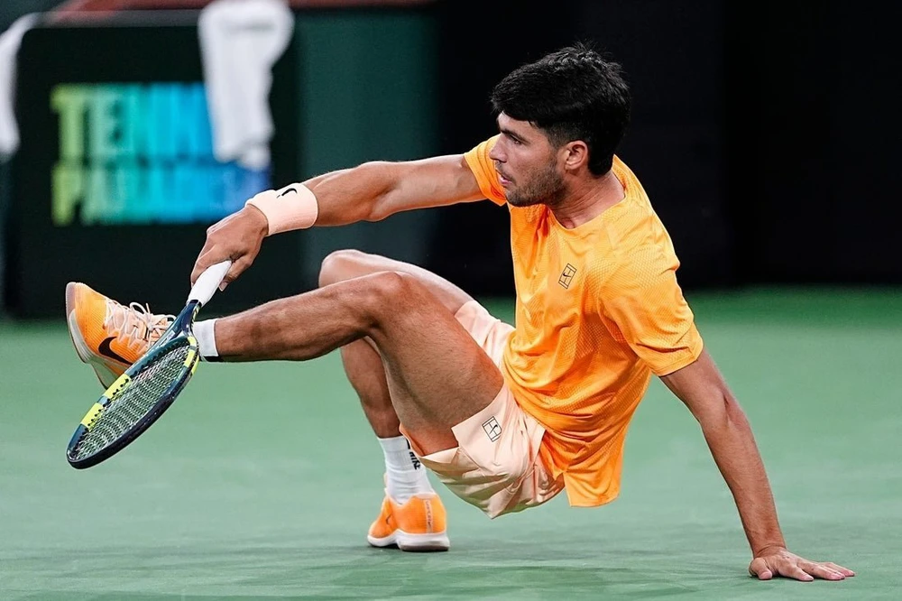 Alcaraz thua sốc tay vợt hạng 36 thế giới ở vòng 3 Miami Open - Ảnh 2.