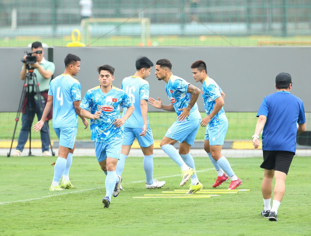 Khuất Văn Khang: 'Xuân Son hay Hoàng Hên cũng phải cạnh tranh vị trí' - Ảnh 1.