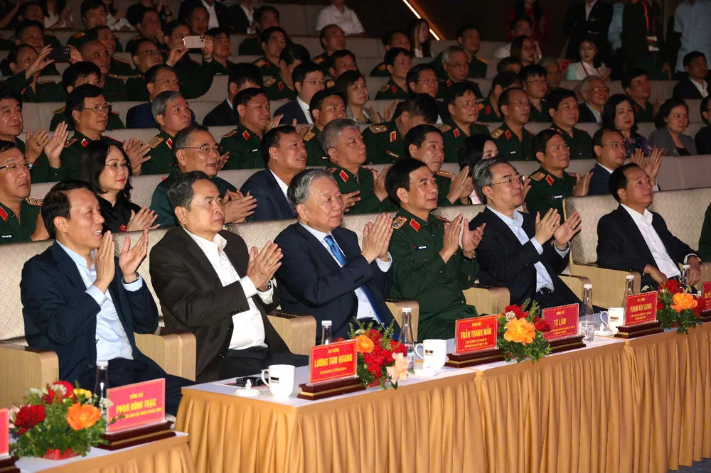 Ra mắt Dàn nhạc Giao hưởng Quân đội: “Thanh âm dưới ánh mặt trời” khẳng định diện mạo mới của nghệ thuật hàn lâm - Ảnh 1.