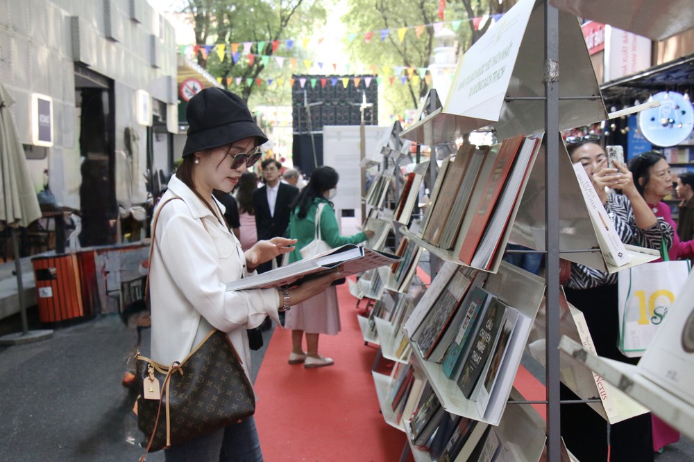 "Mạch ngầm" nuôi dưỡng văn hóa đọc trong kỷ nguyên số - Ảnh 2. "Mạch ngầm" nuôi dưỡng văn hóa đọc trong kỷ nguyên số - Ảnh 2.