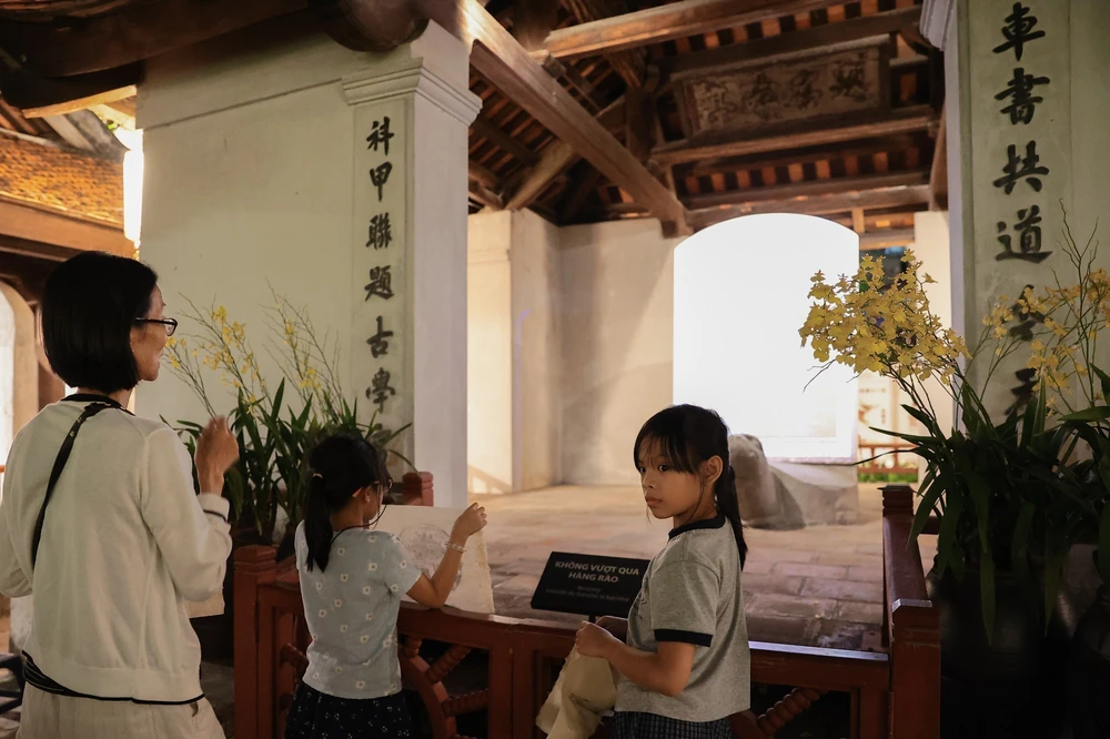 Trải nghiệm tour đêm Văn Miếu – Quốc Tử Giám - đánh thức di sản bằng công nghệ số - Ảnh 13.