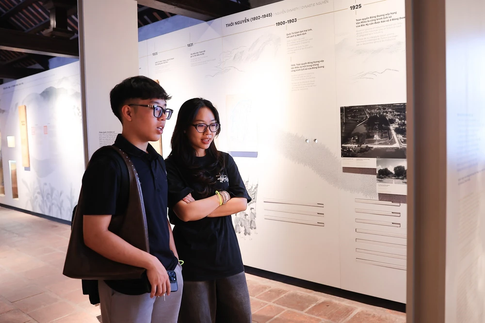 Trải nghiệm tour đêm Văn Miếu – Quốc Tử Giám - đánh thức di sản bằng công nghệ số - Ảnh 12.