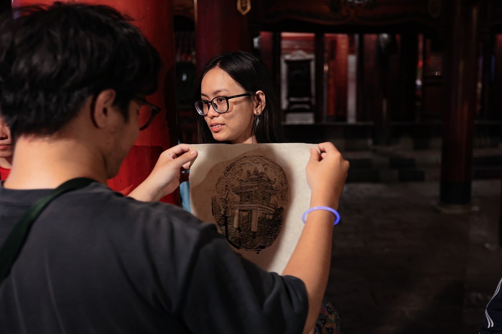 Trải nghiệm tour đêm Văn Miếu – Quốc Tử Giám - đánh thức di sản bằng công nghệ số - Ảnh 15.