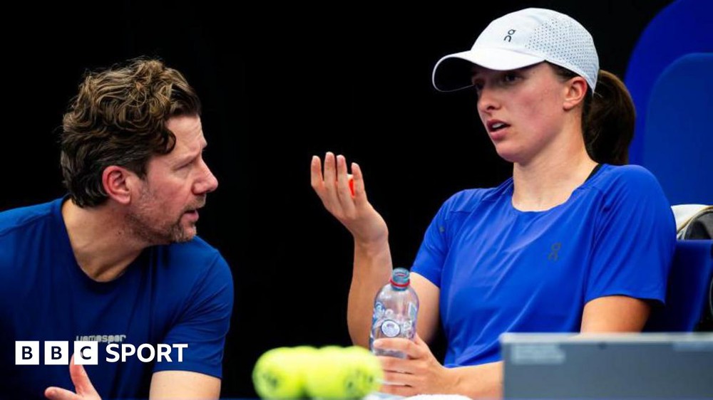 Iga Swiatek chia tay HLV Wim Fissette: Quyết định tất yếu sau những “vết nứt” - Ảnh 1.