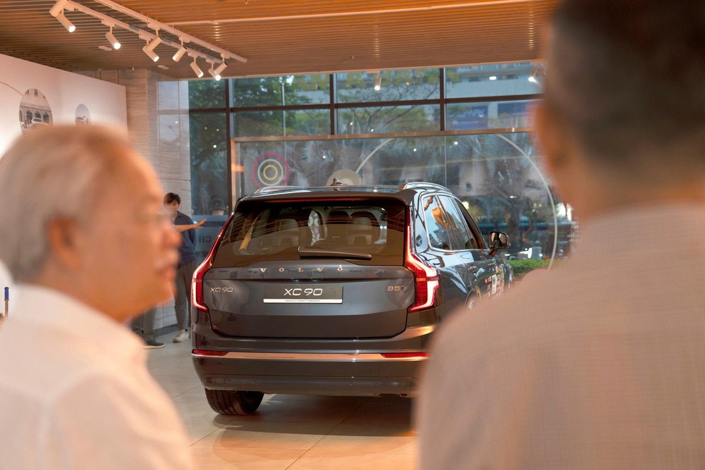 Volvo XC90 2026 giá bất ngờ, xe châu Âu hạng sang rẻ nhất phân khúc - Ảnh 1.