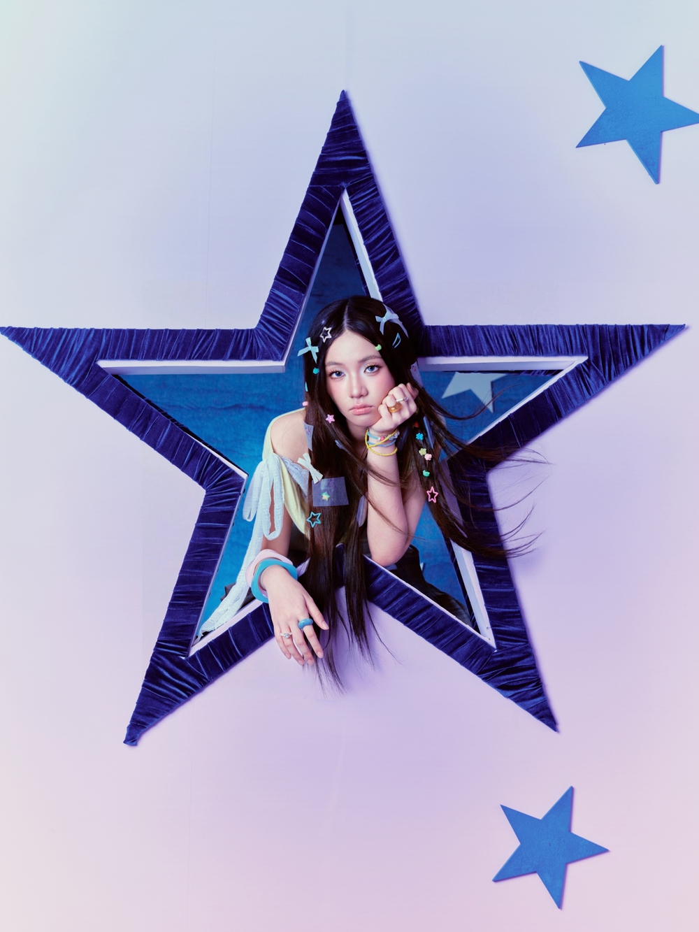 EP “IZARA”: màn debut đáng chú ý của IZARA Thiên Nga ở tuổi 16 - Ảnh 1.