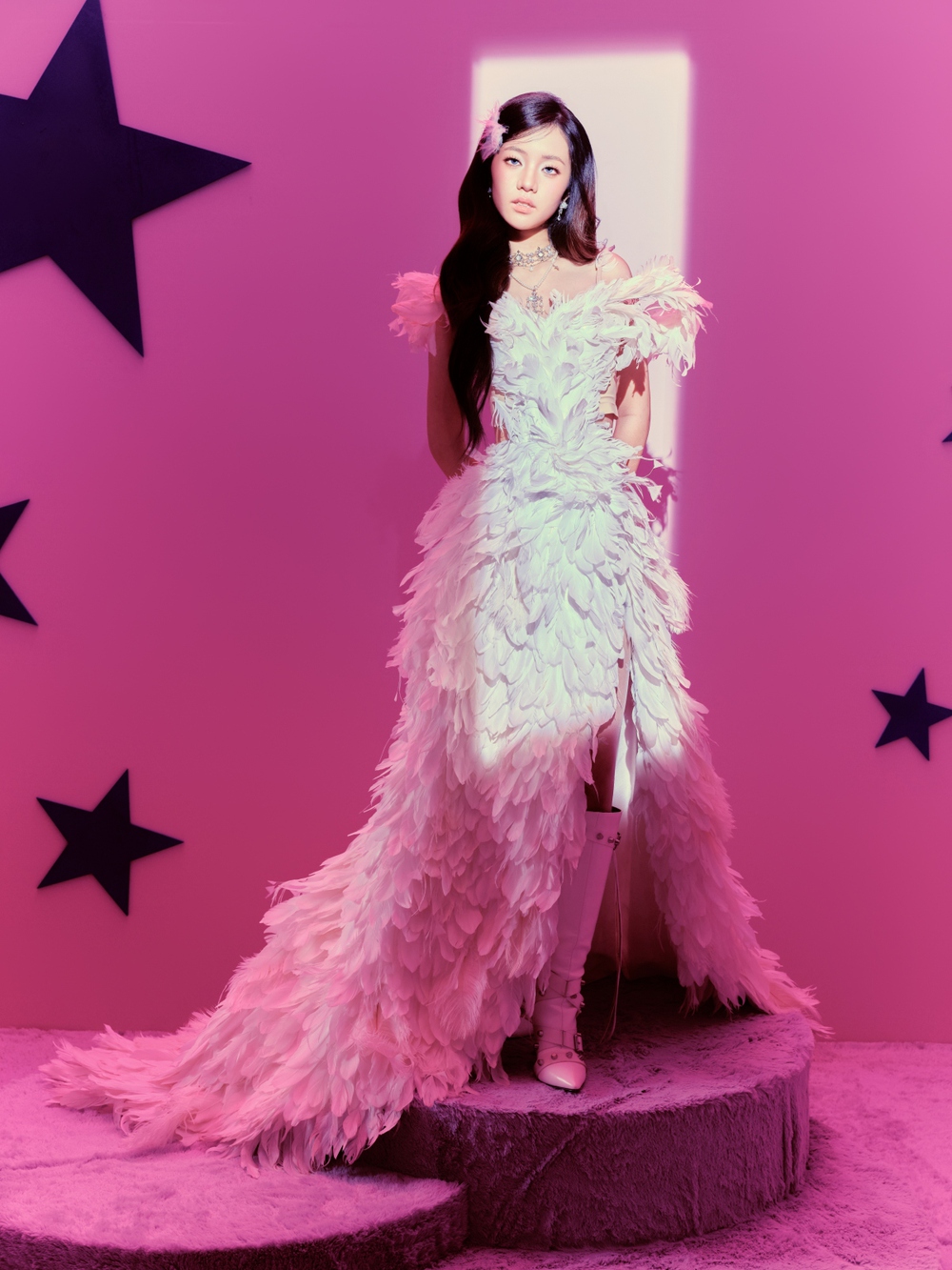 EP “IZARA”: màn debut đáng chú ý của IZARA Thiên Nga ở tuổi 16 - Ảnh 2.