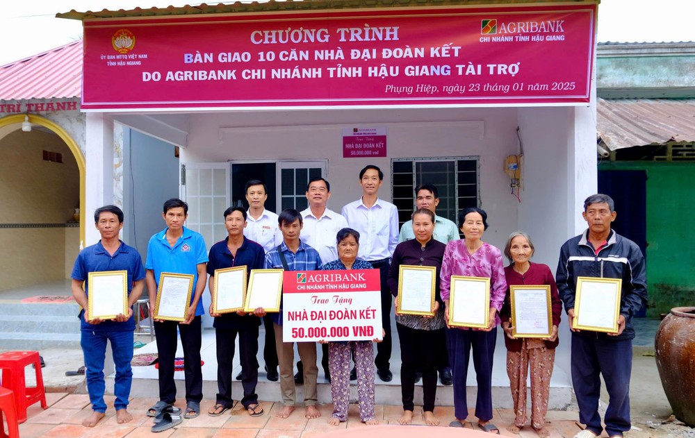Agribank chung tay xây dựng mái ấm cho người nghèo - Ảnh 1.