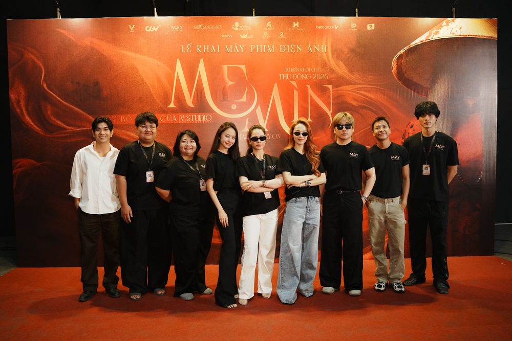 Minh Hằng bất ngờ xuất hiện tại buổi khai máy phim "Mẹ mìn" - Ảnh 2.