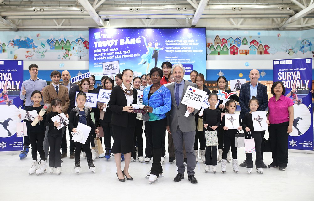Huyền thoại Surya Bonaly truyền cảm hứng trượt băng nghệ thuật tại Hà Nội - Ảnh 2.