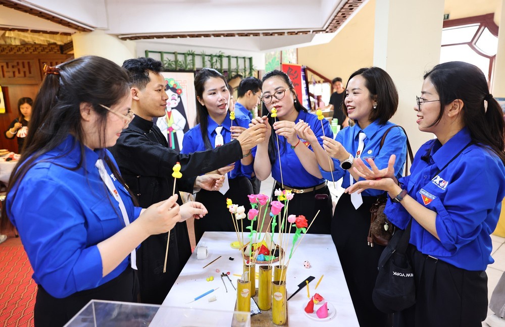 Kỷ niệm 95 năm Ngày thành lập Đoàn: Đưa đoàn viên đến địa điểm văn hóa - Ảnh 10.