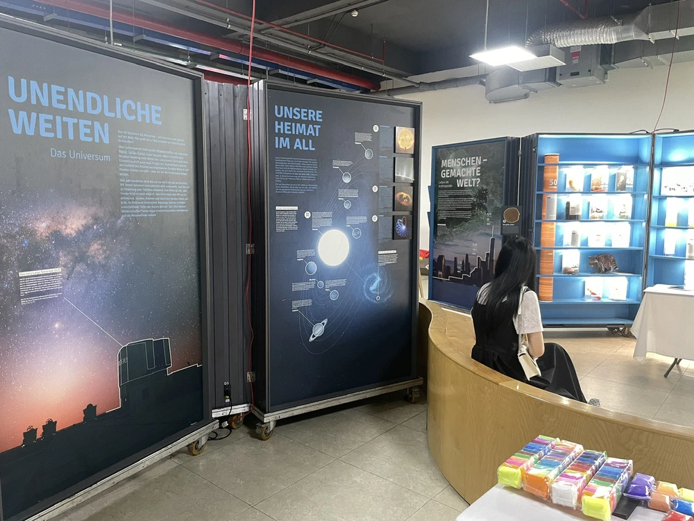 Lịch sử và tương lai loài người nhìn từ triển lãm UMI - Ảnh 2.