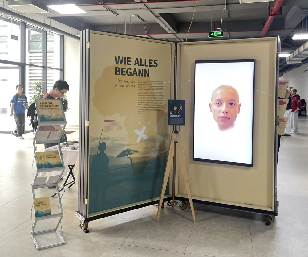 Lịch sử và tương lai loài người nhìn từ triển lãm UMI - Ảnh 1.