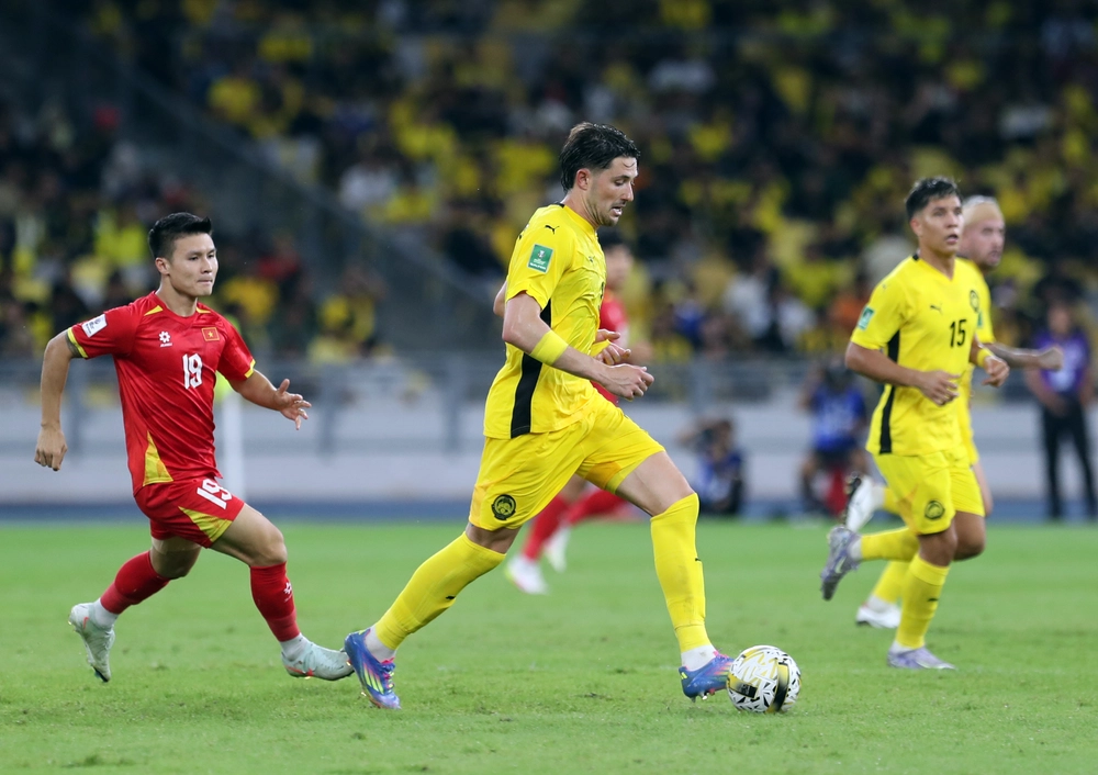 Bóng lăn trên bàn phím: CĐV tin đội tuyển Malaysia thận trọng hơn với ngoại binh nhập tịch - Ảnh 1.