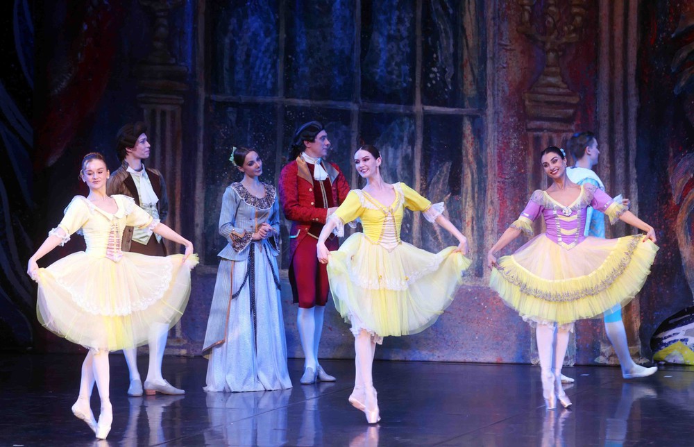 Đêm diễn giàu cảm xúc của ballet kinh điển Nga trên sân khấu Thủ đô - Ảnh 1.