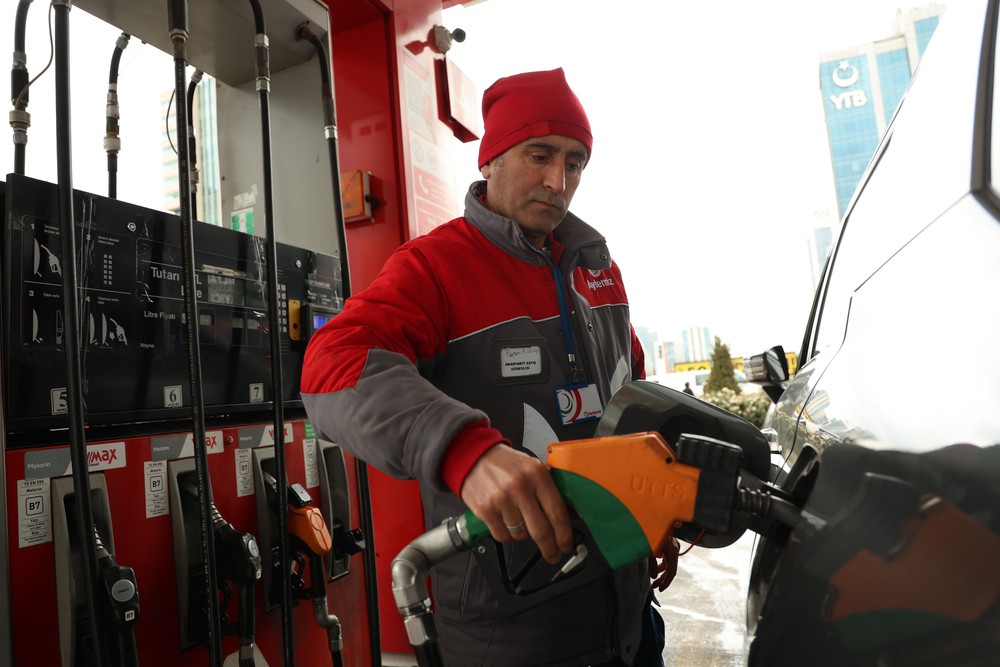 Thị trường năng lượng và tài chính toàn cầu biến động mạnh - Giá vàng tăng 2% - Ảnh 2.